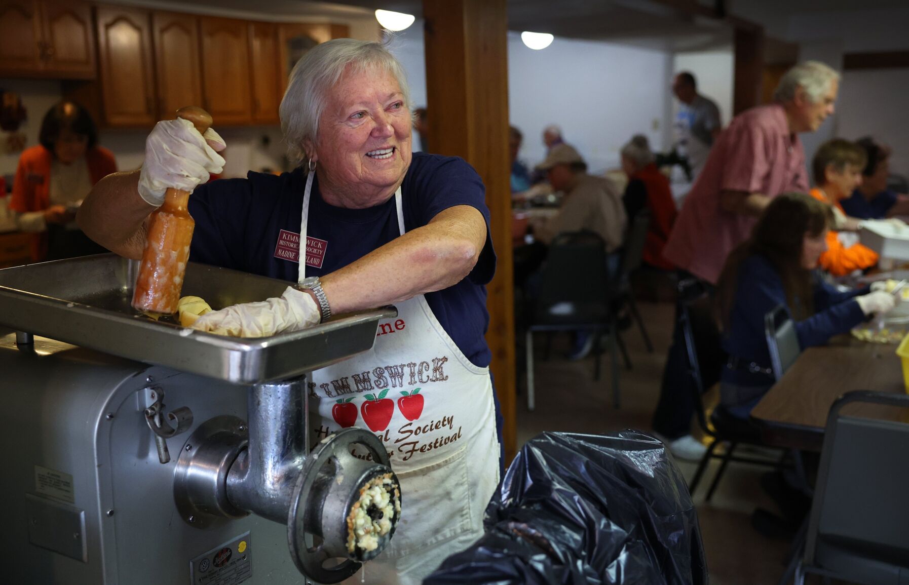 Volunteers peel, mash apples for Kimmswick Apple Butter Fest